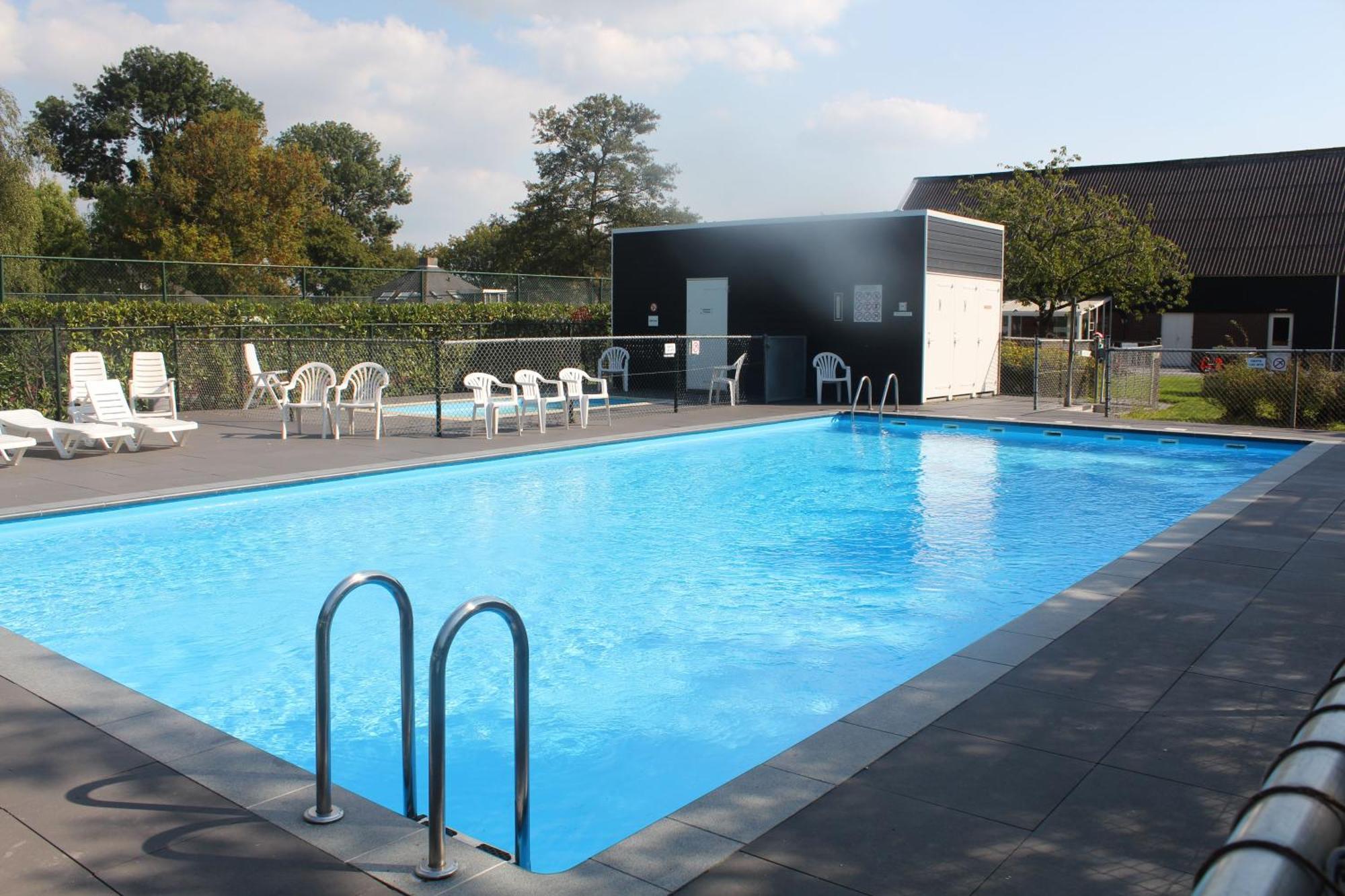 Vakantiehuis Luxurioeses Mit Sauna Und Kamin Fuer 6 Personen Mit Grossem Garten In Suedlage, *